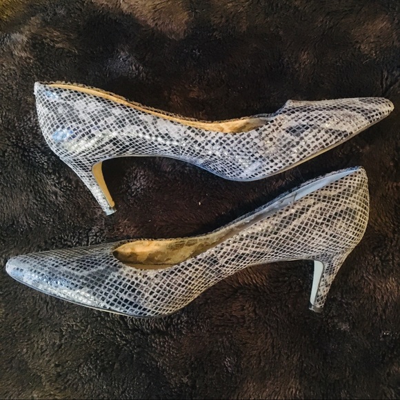 BANANA REPUBLIC Snakeskin Pumps - Picture 1 of 5